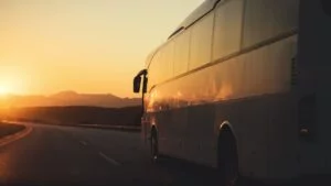 Preços e orçamentos para o aluguel de micro-ônibus e van: Como negociar e obter descontos!