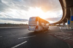 Aluguel de Vans E Micro-ônibus Para Excursões de Verão!