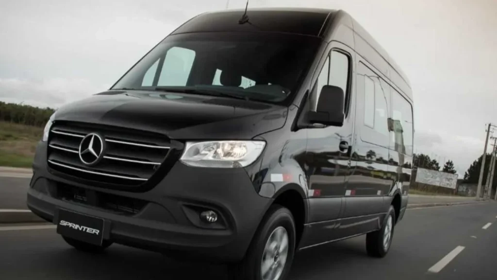 Aluguel de Vans e Micro-Ônibus: Como economizar no aluguel de micro-ônibus e van?. solução prática e eficiente para atender às necessidades!